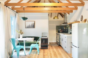 Sunny Days Tiny House with private entrance, pool and view